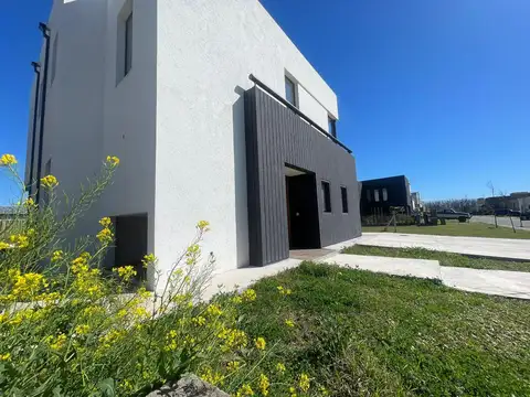 Casa 3 hab y pileta en VENTA en VilaMarina
