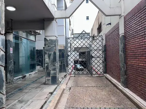 Cochera en venta - Buenos Aires 153