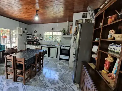 Casa 2 ambientes con 1 baño