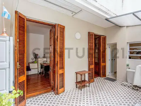 VENTA PH 4 AMBIENTES C/ PATIO -SIN EXPENSAS- RECICLADO A NUEVO - FLORESTA