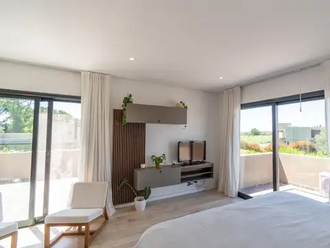 Casa en Venta con 5 cocheras