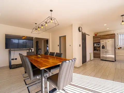 CASA 5 AMBIENTES VENTA HAEDO CON PARQUE Y PILETA