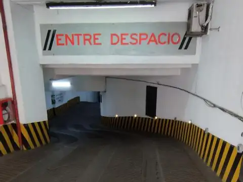 Maipu al 800 Cochera Venta