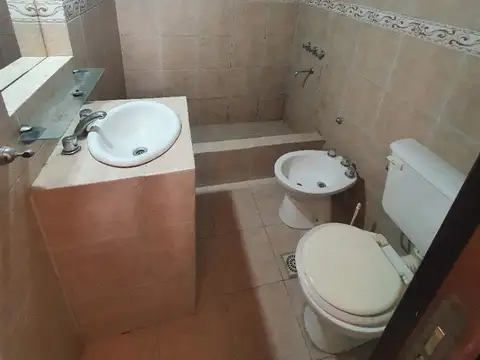 Depto Tipo Casa en Alquiler en Liniers, $ 700.000