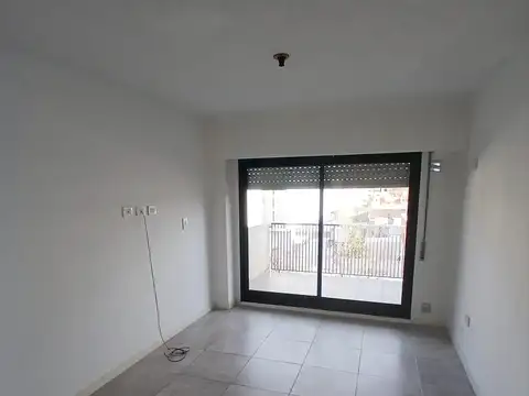 Se alquila  Mono Ambiente  con terraza exclusiva y parrillero
