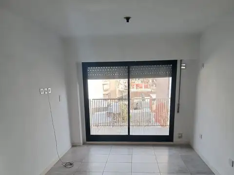 Se alquila  Mono Ambiente  con terraza exclusiva y parrillero
