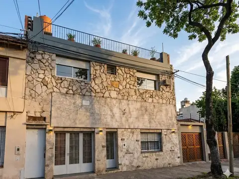 Casa de 3 dormitorios con amplia terraza. Planta Alta.