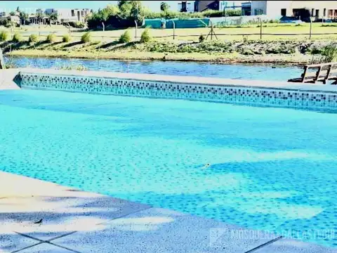 Disponible en temporada. Casa en San Gabriel a laguna con muelle.