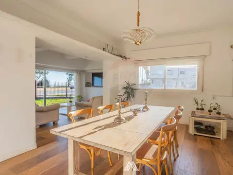 Casa 5 ambientes con 4 baños