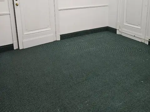 Av Pte Roque Saenz Pena 600