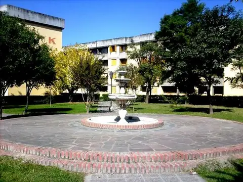 Muy lindo Dto. Excelente ubicación macrocentro. Muy buen contexto vecinal.