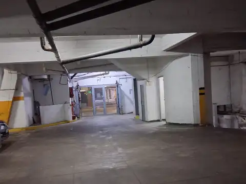 Cochera en Olivos a metros de Av. Maipu!