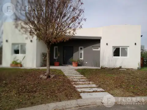 Flores Prop. Vende Casa - Lagoon Pilar