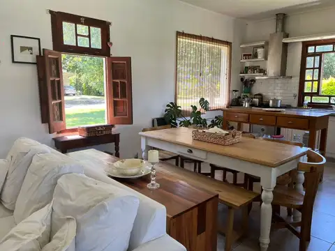 Casa 5 ambientes con 2 baños