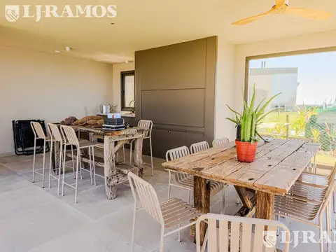 Casa 7 ambientes con 6 baños