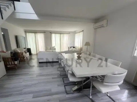 Casa 4 ambientes con 3 baños