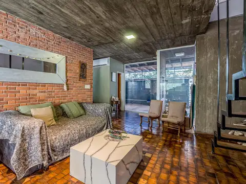 Casa 5 ambientes con 2 baños