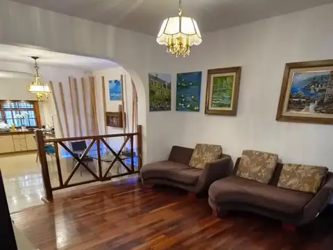 Casa 5 ambientes con 3 baños