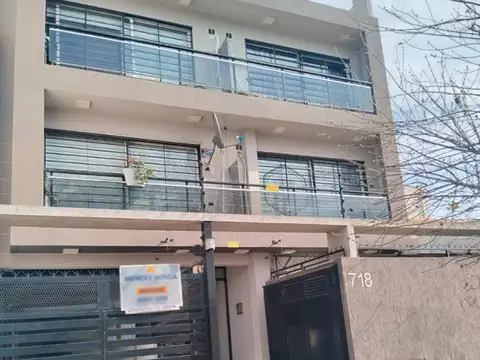 Monoambiente con Patio   Hermosa Ubicación