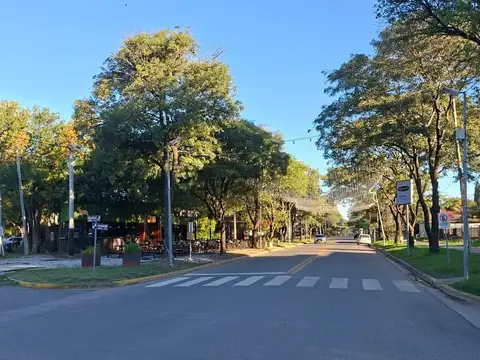 HIPOLITO YRIGOYEN Y AV. BERNARDO  HOUSSAY