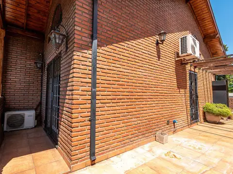 Casa 4 ambientes con 3 baños