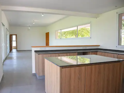Casa en Venta con 4 cocheras