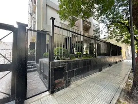 EXCEL MONO-AMB 31 MTS OR. ESTE, C/BAÑO COMPL, COCINA INDEP, BALCON C/CERRAM, PLACAR, VISTA A PLAZA