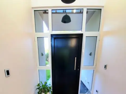Casa en Venta en Francisco Alvarez, USD 370.000