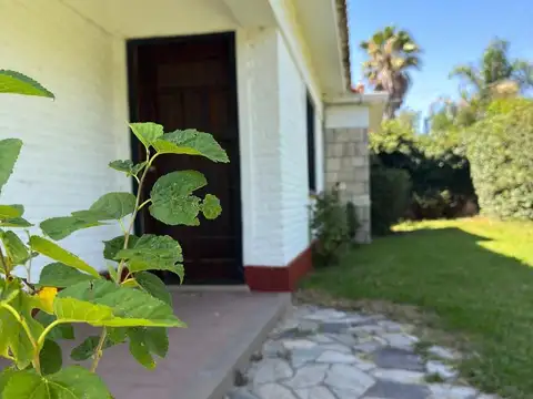 Casa 12 ambientes con 3 baños