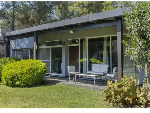 Puerto Paraiso. Casa de 2 dormitorios con parque.