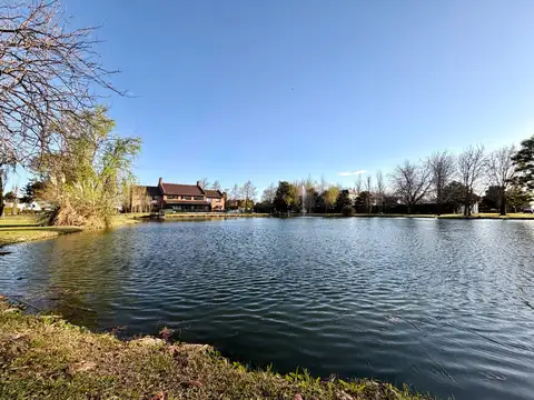 VENTA - Casa 5 Dormitorios con Vestidor, Hidro, Doble quincho y Piscina - Los Alamos Club de Campo,
