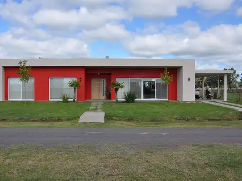 CASA 4 AMBIENTES EN VENTA - FINCAS DE SAN VICENTE