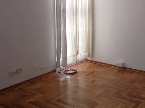 Villa Pueyrredón Nazca al  4600 a metros de Av . Mosconi 2 ambientes en muy buen estado con cocina separada y lavadero independiente, pallier con placard