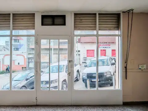 Local comercial con departamento