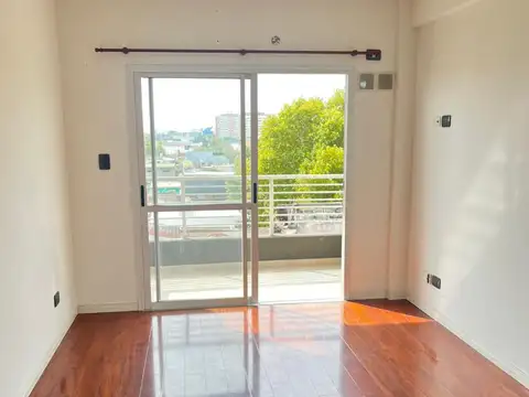 ALQUILER DTO 2 AMB. A NUEVO - FRENTE  - TODO LUZ - BAJAS EXPENSAS - A 1 C. ACCESO OESTE Y 3 AV. RIVADAVIA