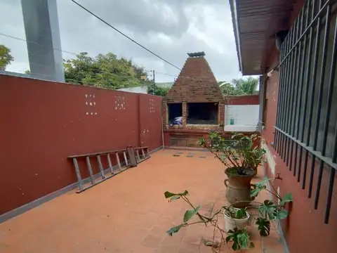 CASA TRES AMBIENTES EN DOS PLANTAS 