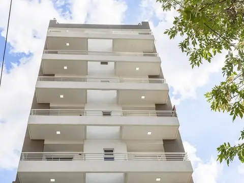 SEMIPISO 2 AMB. 1º PISO CON PATIOA METROS DE RIVADAVIA EXCELENTE ZONA