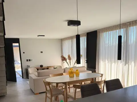 Casa tipo dúplex a estrenar en Chacras Green – Anatolia Village con patio, galería y cochera