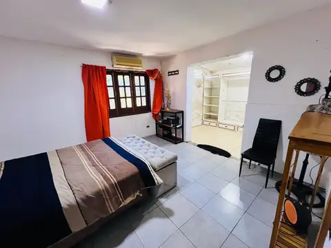 VENDO CASA Bº Privado Los Frutales 3 dormitorios 2 baños, amplio parque, piscina.