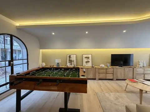 Casa 8 ambientes con 4 baños