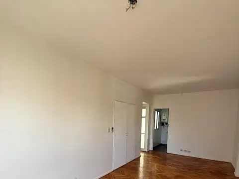 RESERVADO - AMBIENTE CON BALCON AL FRENTE