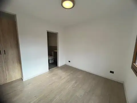 Depto Tipo Casa en Alquiler con 1 cocheras