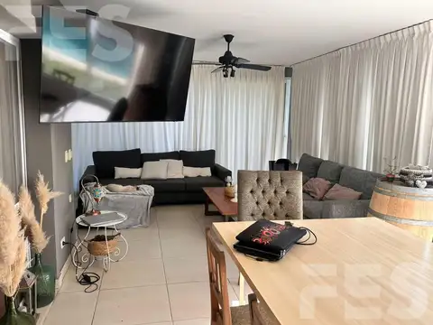 Casa en Venta con 5 cocheras