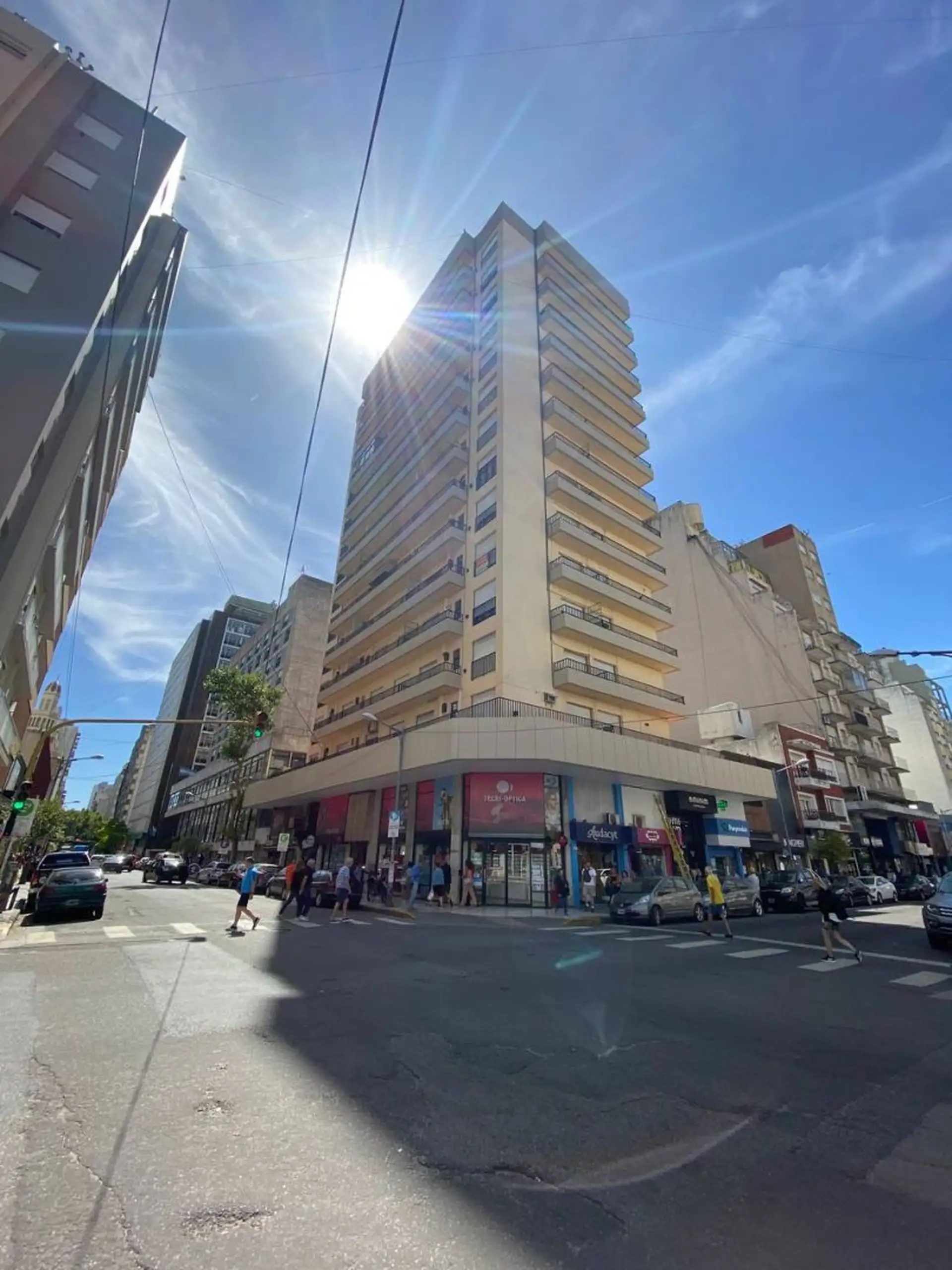 Depto 2 amb, 54m² con balcón perimetral — Centro