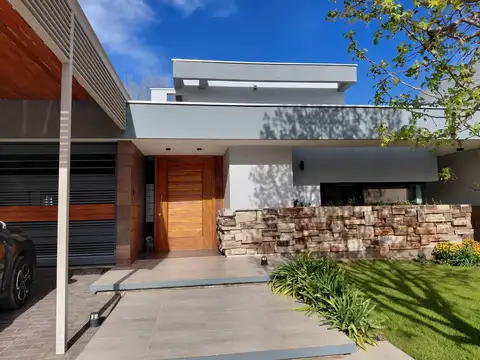 Casa en Venta en Villa Nueva de Guaymallen, Guaymallén