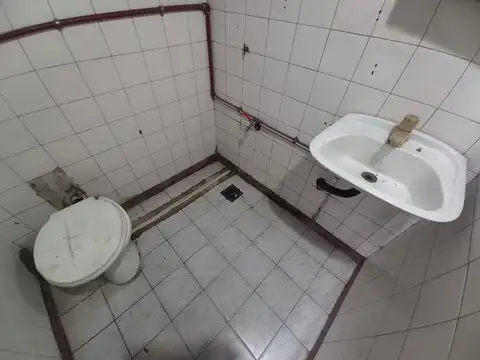 Local 22 mts2 sobre Av Marquez - José León Suárez