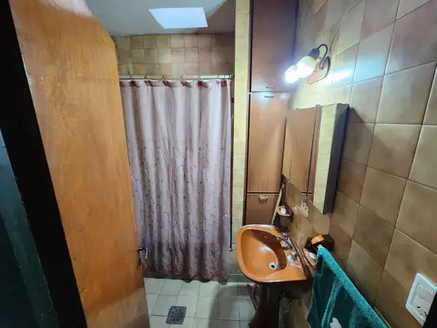 3 AMB. MODIFICADO A 4 AMBIENTES CON AMPLIO PATIO TERRAZA PROPIO - U$D 94.000