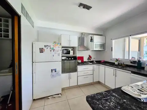 Impecable Casa 5 amb.  Barrio Los Olivares