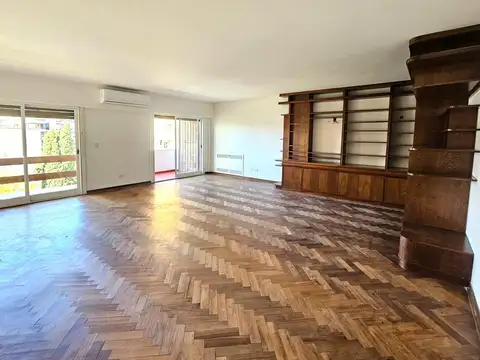 Excelente Semipiso con Vistas Abiertas en el Centro de San Isidro - Super Luminoso!!