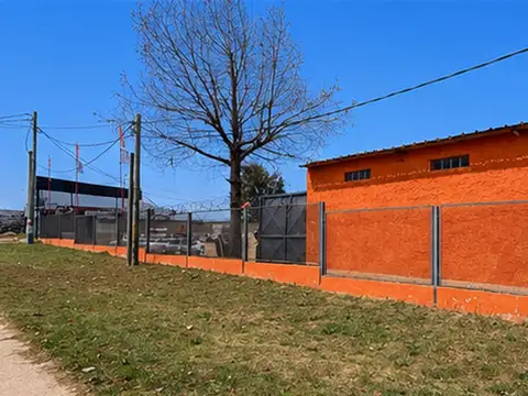 Alquiler local comercial 1706mts Las Piedras.